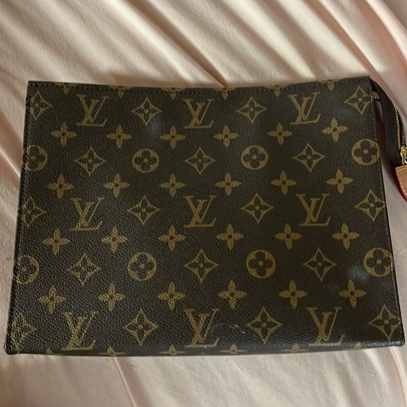 Louis Vuitton Toiletry Pouch 26 - Picture 2 of 12